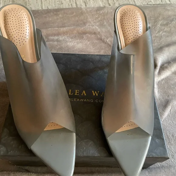 AZALEA WANG - Picture 4 of 5